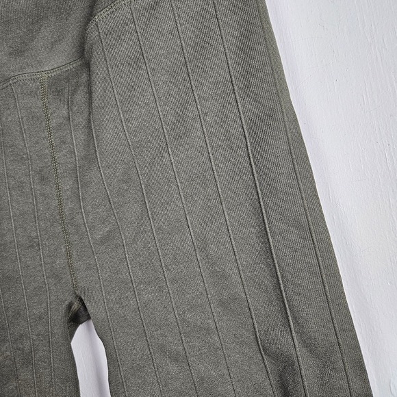 Spiritual Gangster‎ Amara Seamless Wide Rib Biker Shorts M/L Olive Green - Picture 2 of 5